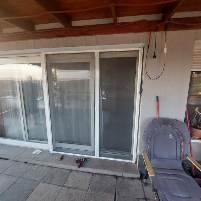 Keretes Tolo Szunyoghalo Ajto